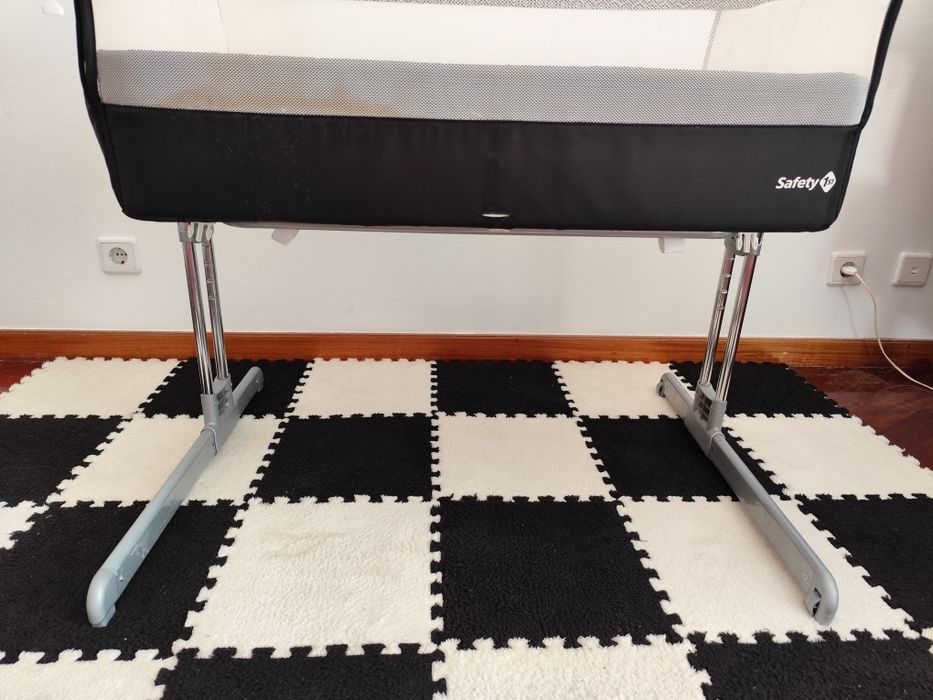 Next to me berço de cama