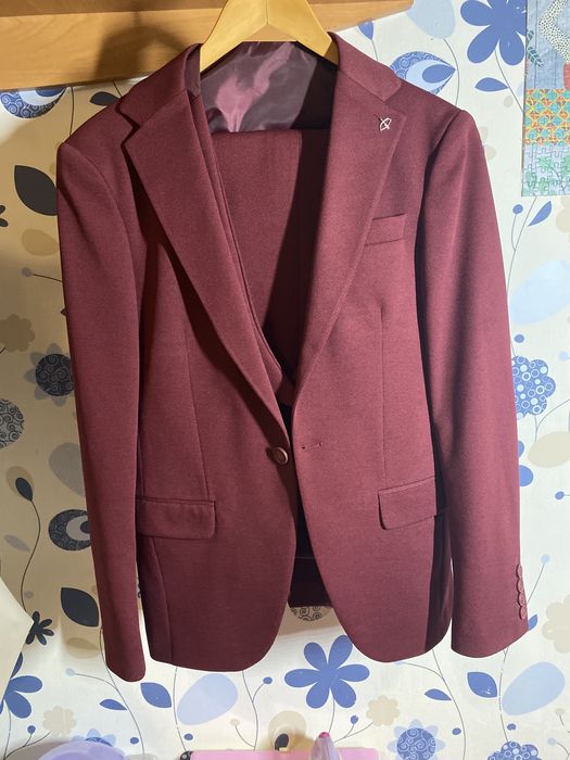 Продам приталений костюм 3-ка FC plus