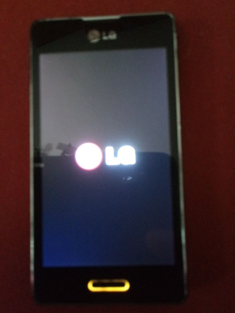 Smartfon LG L5 II E460 512 MB , uszkodzony