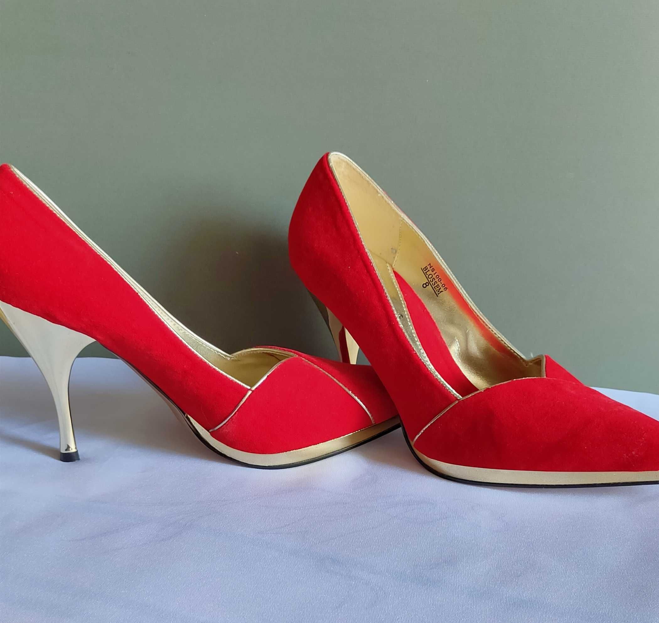 Туфли красные замшевые, новые
