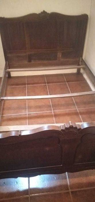 Cama madeira maciça bom estado 183x133