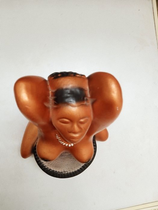 Статуэтка негритянка