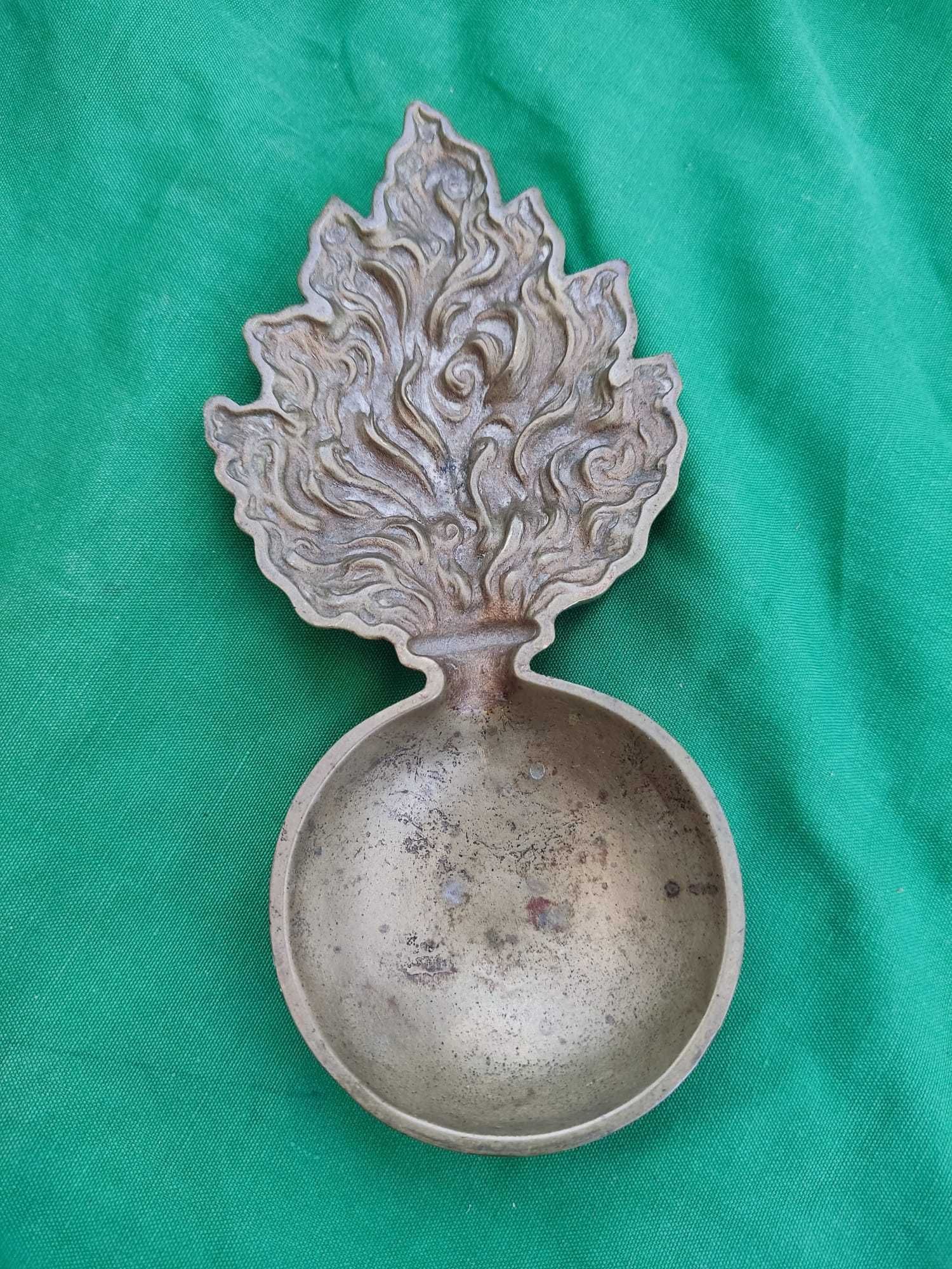Peça antiga em bronze
