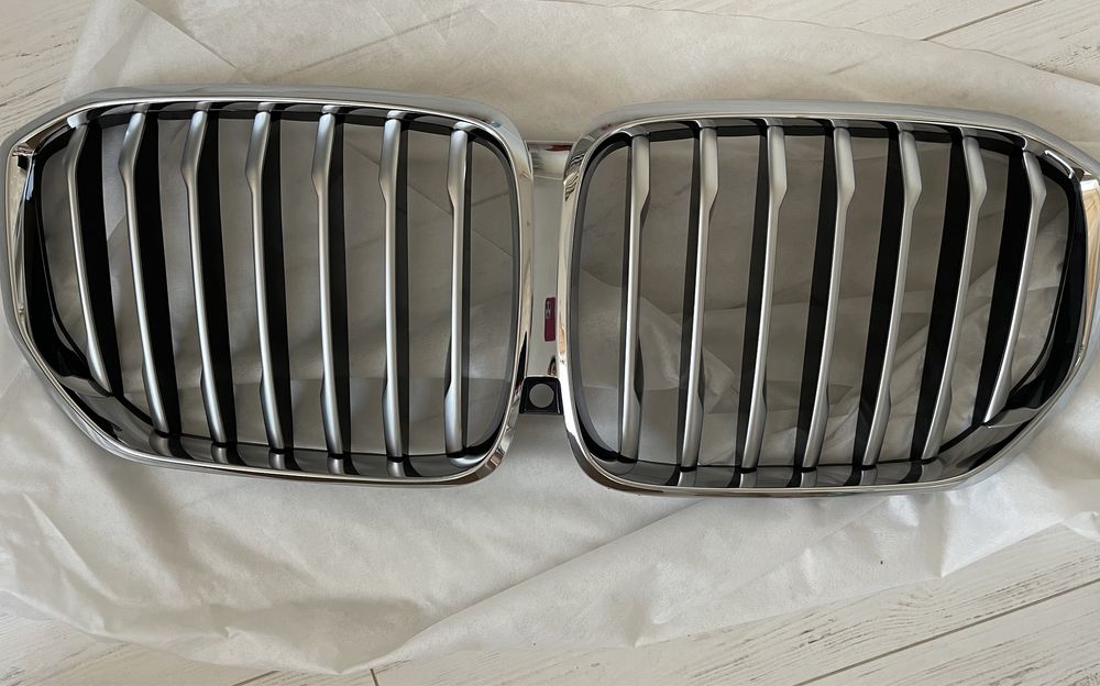Продам решетку на BMW X5 g05