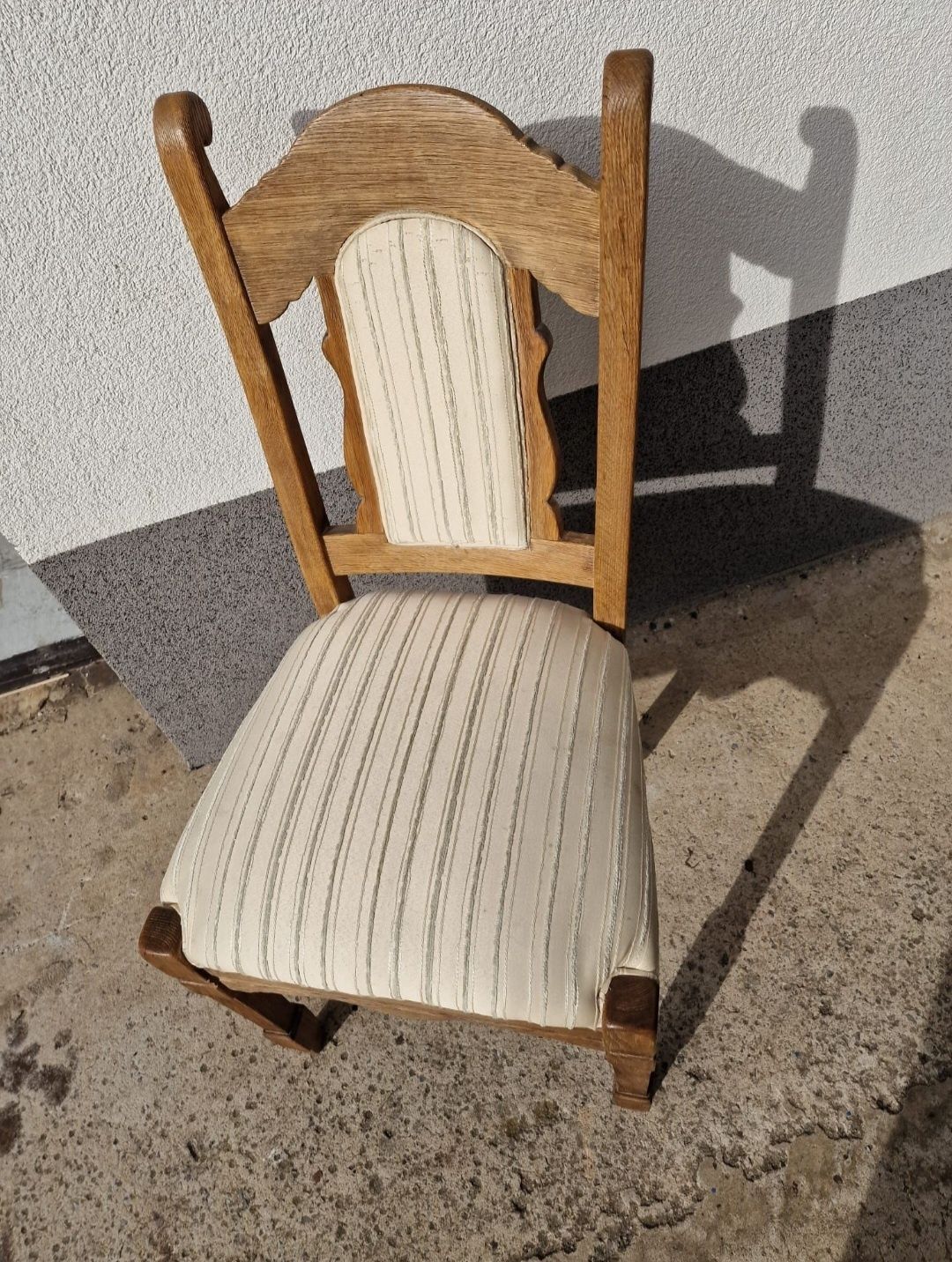 Krzesła dębowe na sprężynach