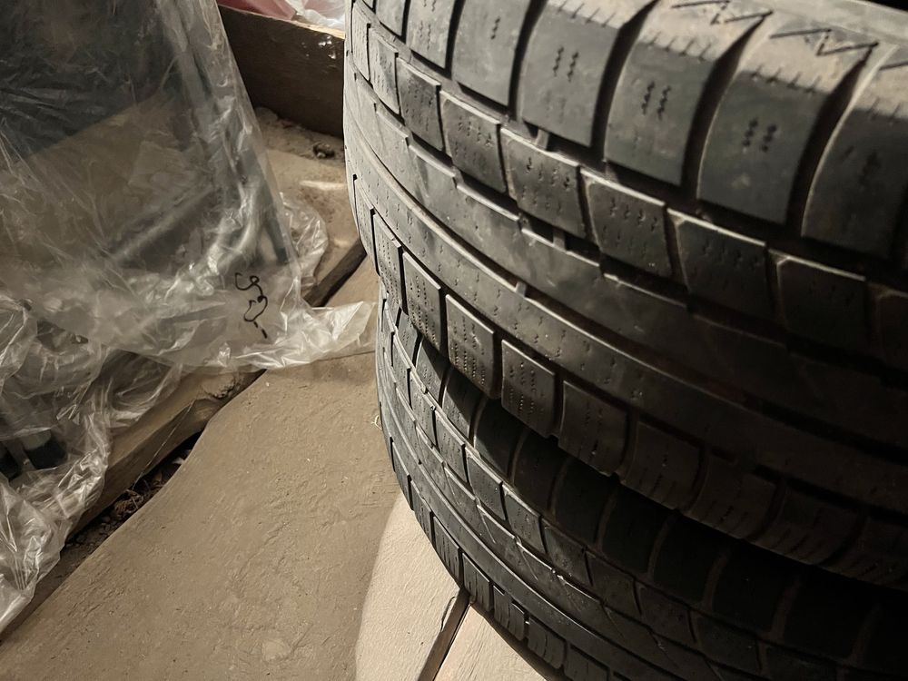 Шини Hankook 235/65/17 зима 2 шт