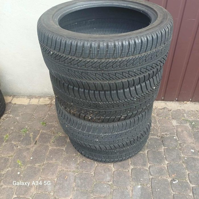 Opony zimowe 235/45r17.