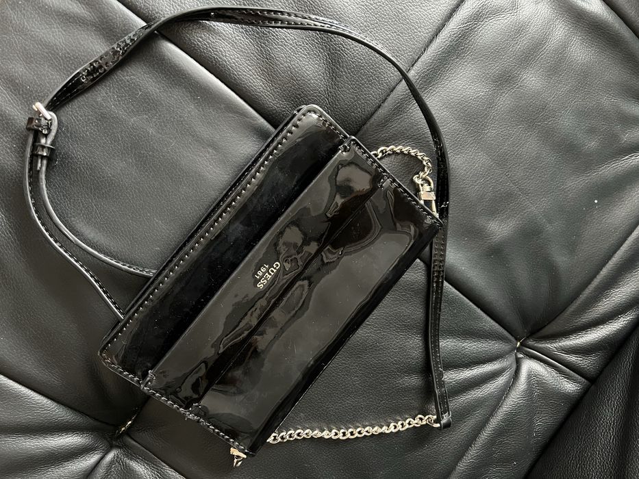 Guess oryginalna kopertowka z paskiem