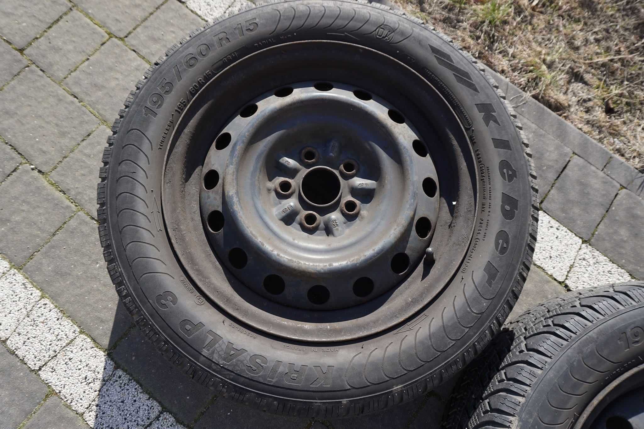 Felgi 6JJx15H2 ET39 + opony Kleber Krisalp 3 195/60 R15 [Avensis]