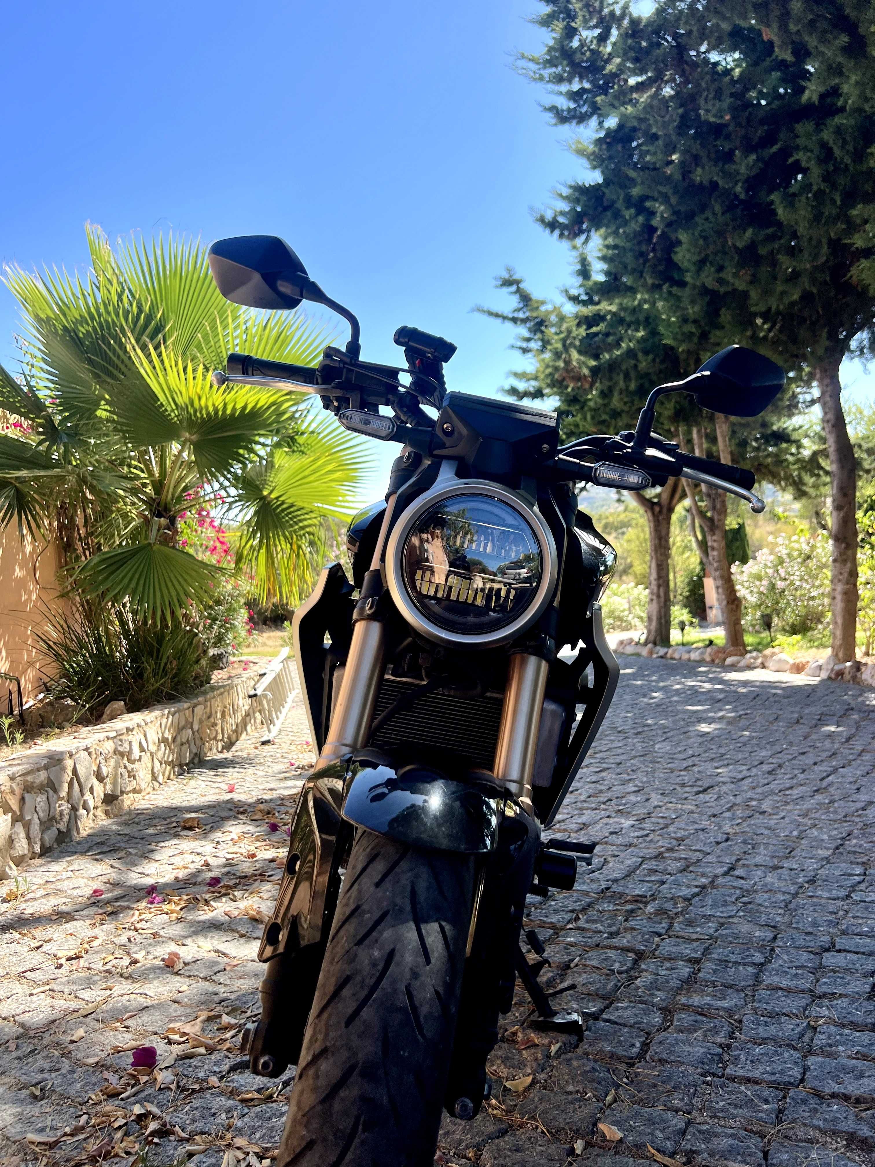 Honda CB 300R | 2019 | 11.119 km | Como Nova – Com extras