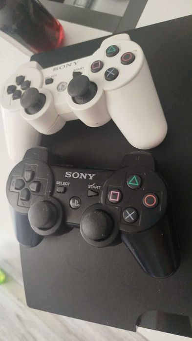Konsola Sony PlayStation 3 + 2 pady + gry