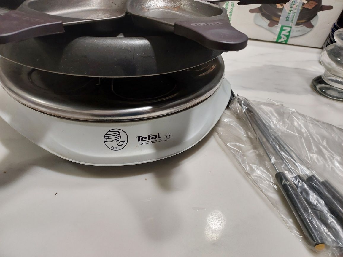 Grill Tefal RE5100 patelnia + 6 szpikulców ma możliwość przechowywania