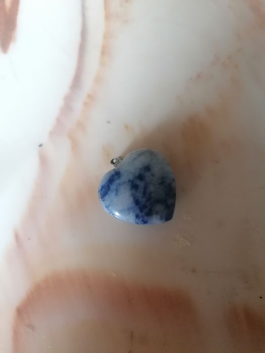 Кулон ввиде сердца.