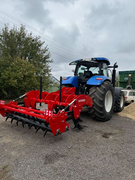 Трактор New Holland 7060 з глибокорозпушувачем