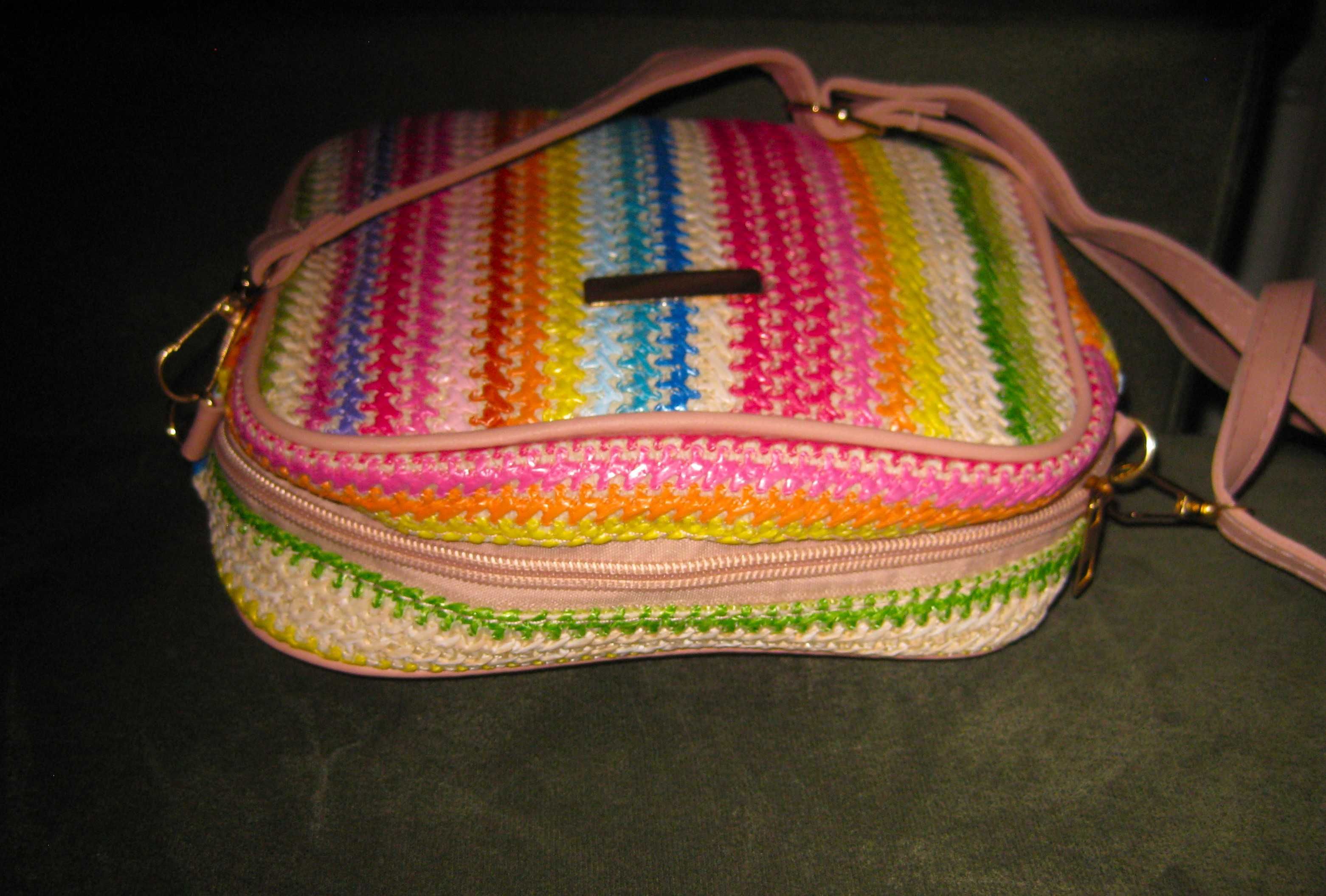 Bolsa Feminina com Alça - Design com Riscas Coloridas