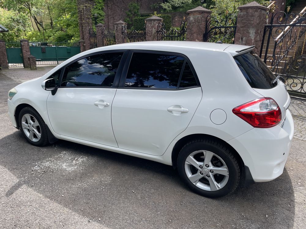 Продам TOYOTA  AURIS 2012!