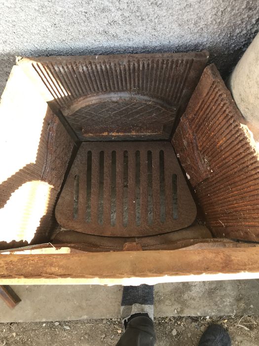 Камин чугунный литой