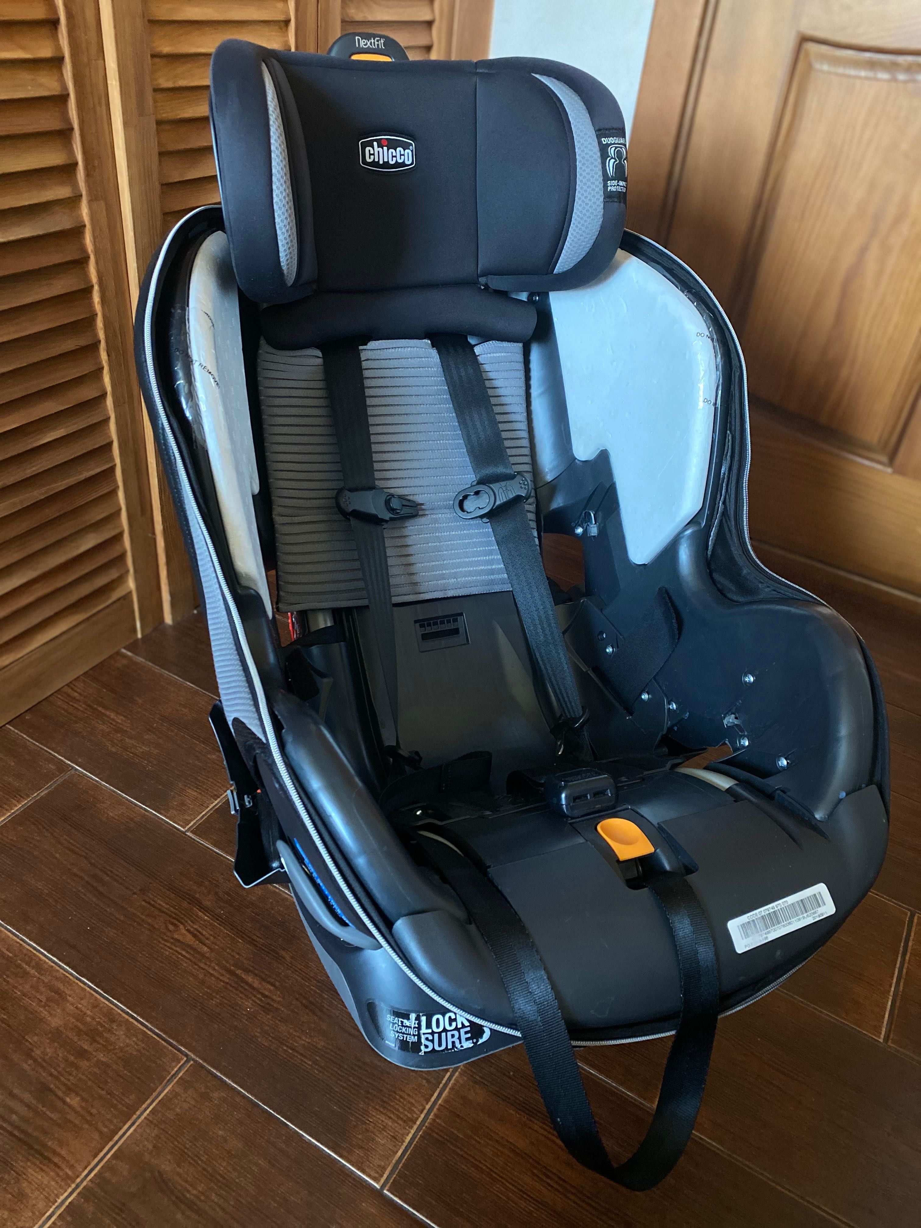 Автокрісло Chicco NextFit Zip Max Air