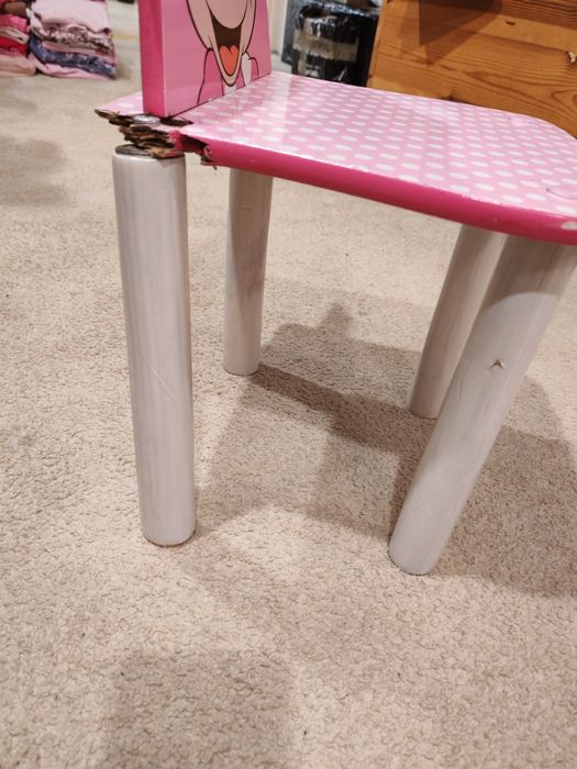 Stolik z krzesełkiem dla dziewczynki