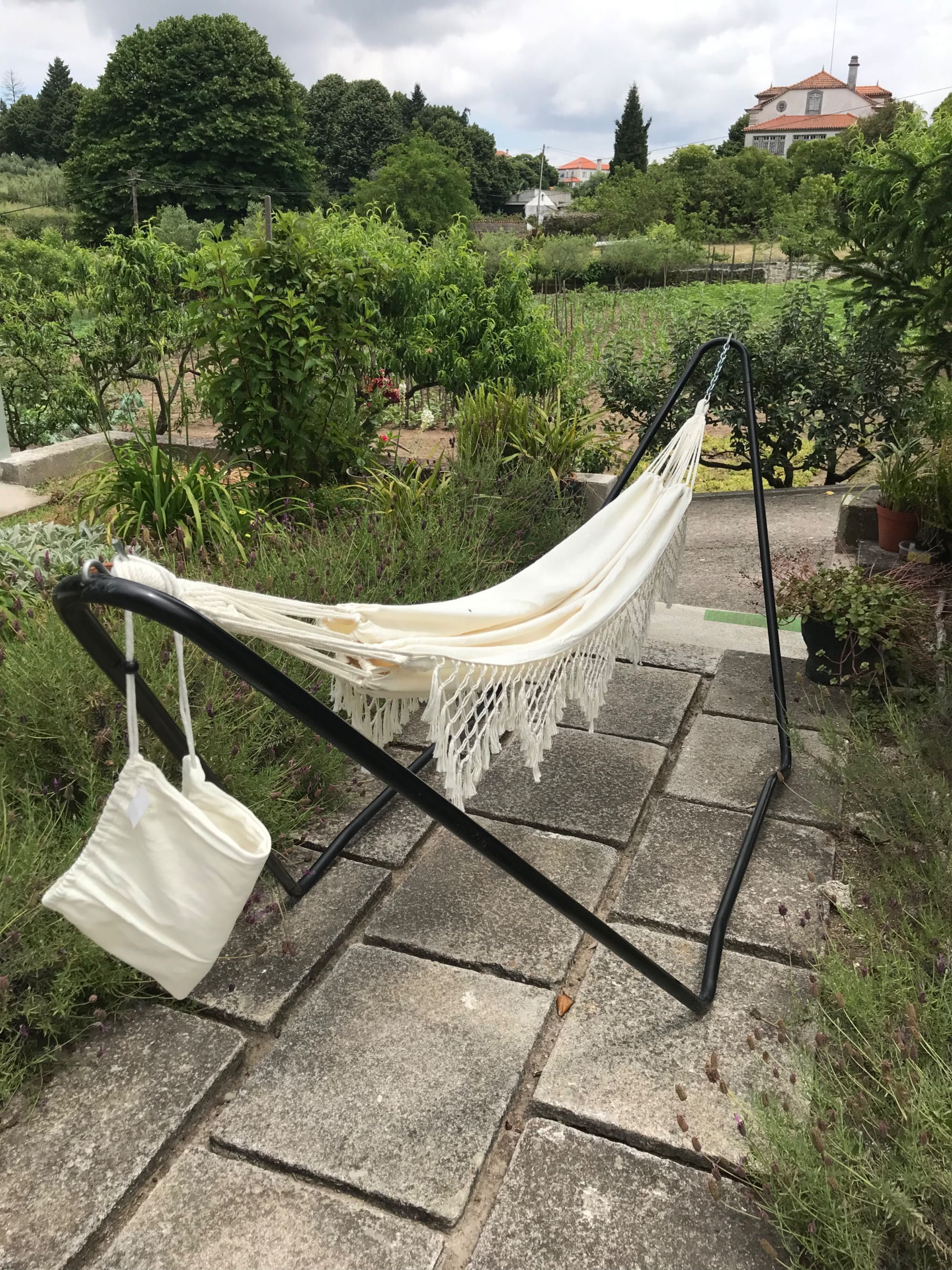 Cama de rede com estrutura