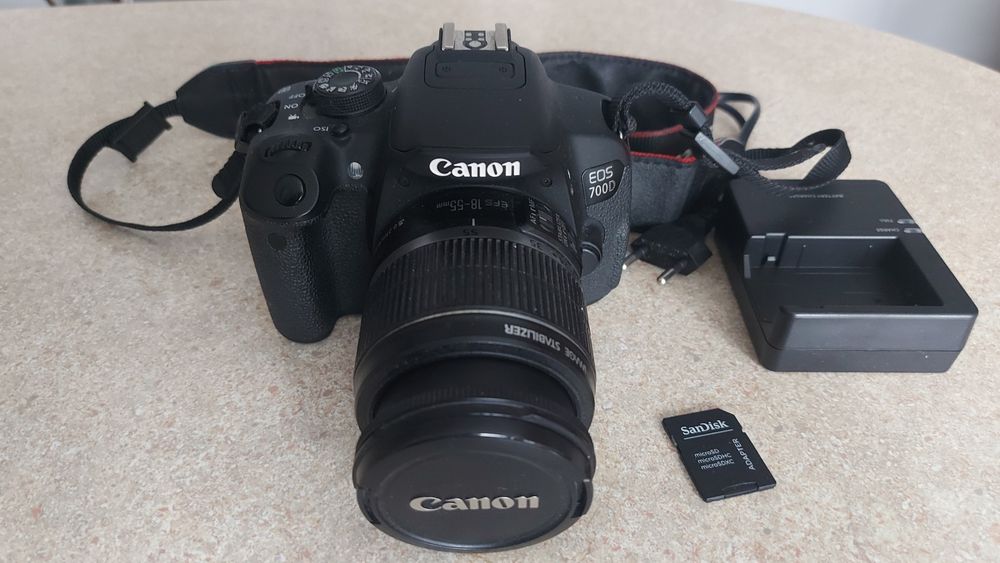 Aparat Canon 700d