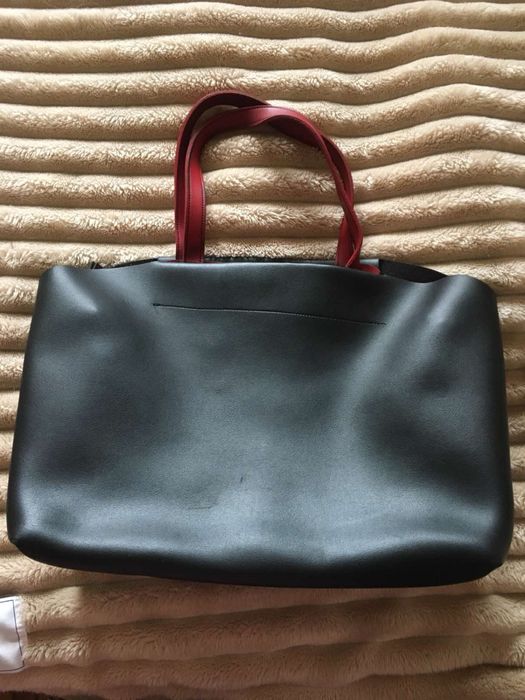 Вместительная черная сумка