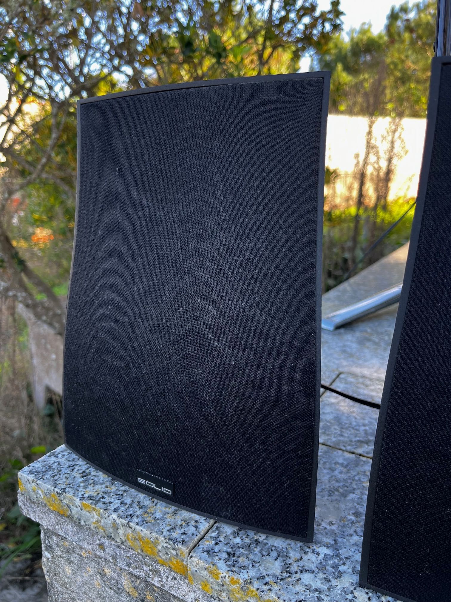 Colunas SOLID Solutions S100 e Tripés ERARD
