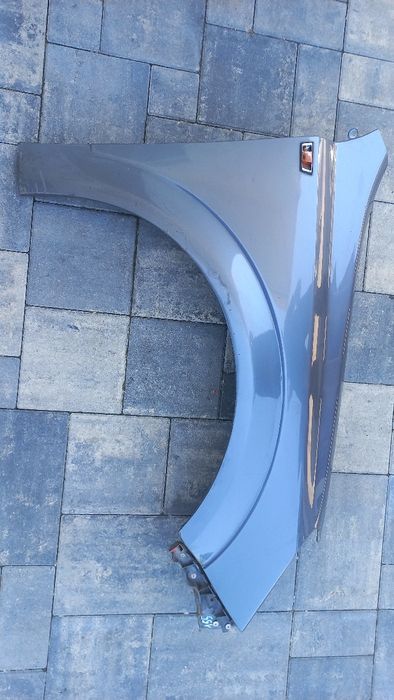Opel Astra h 3  blotnik przedni prawy szary z155