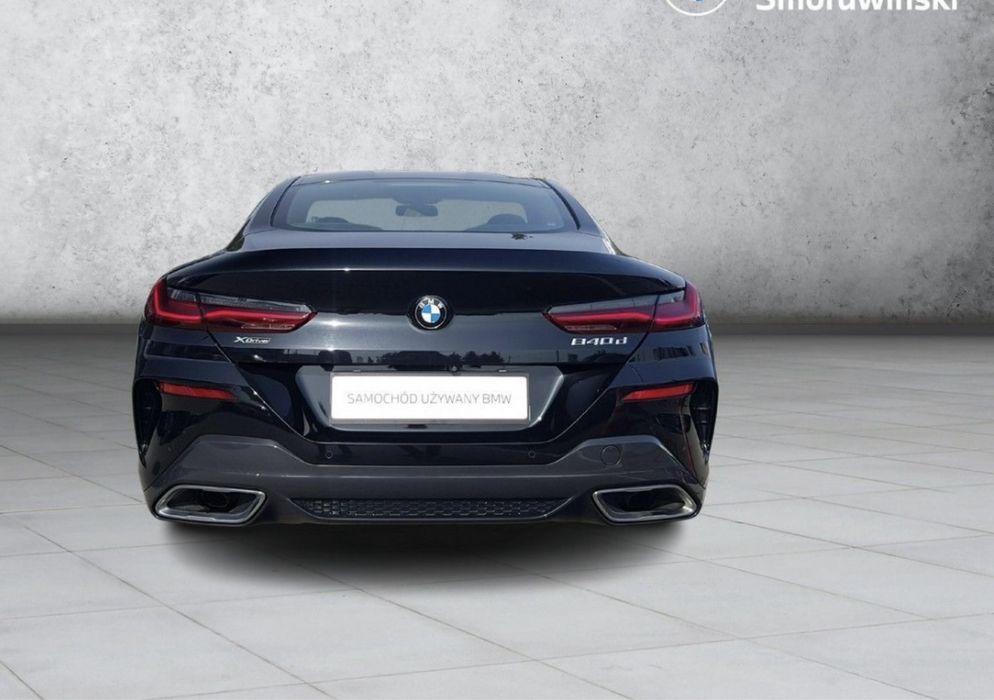 BMW THE 8 czarne
