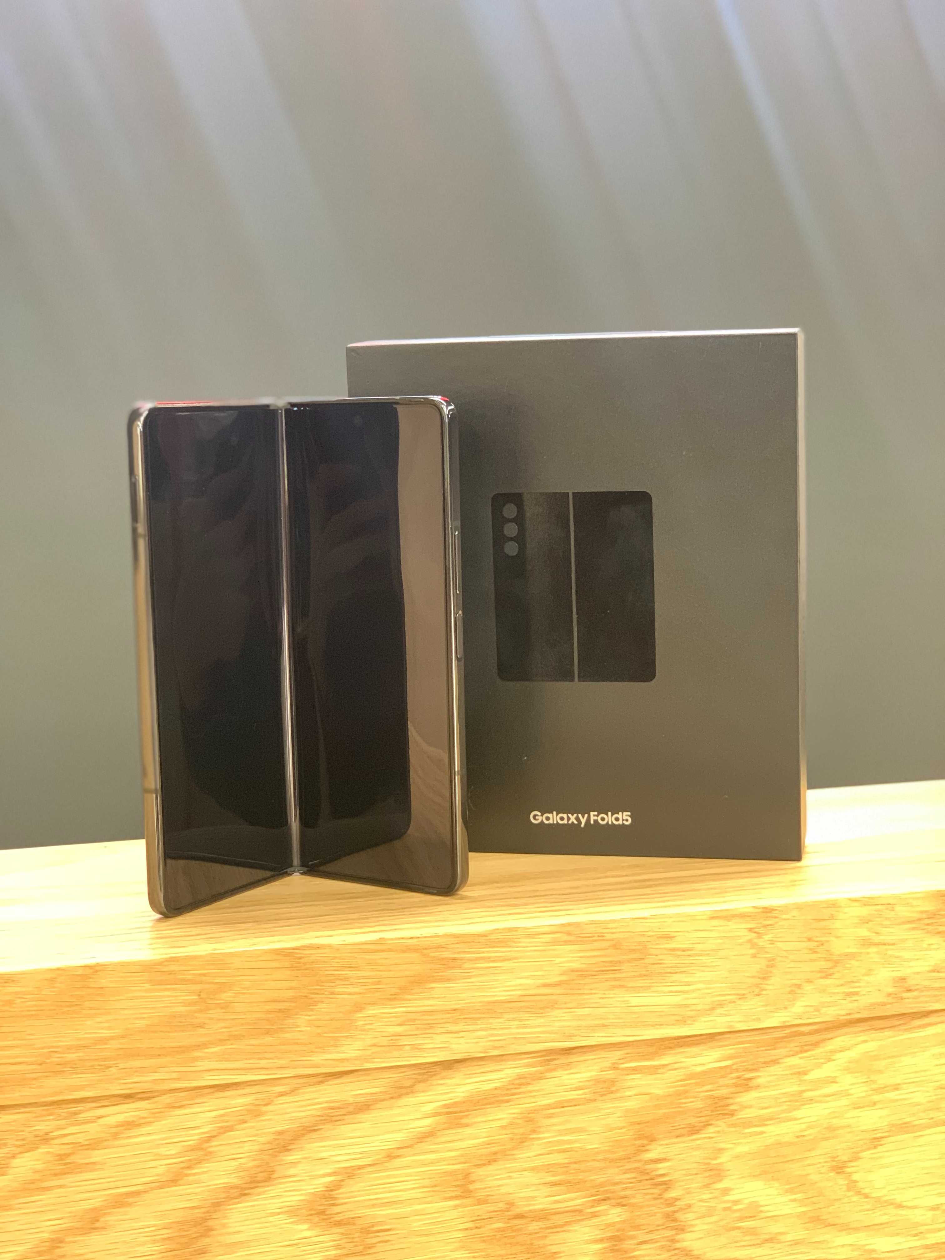 Samsung F946 (Galaxy Fold 5) 12/512GB cмартфон Phantom black