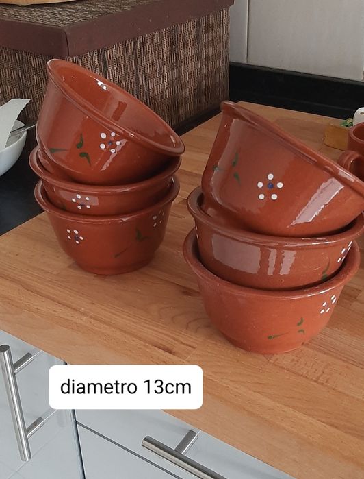 Conjunto em barro decorado e envernizado