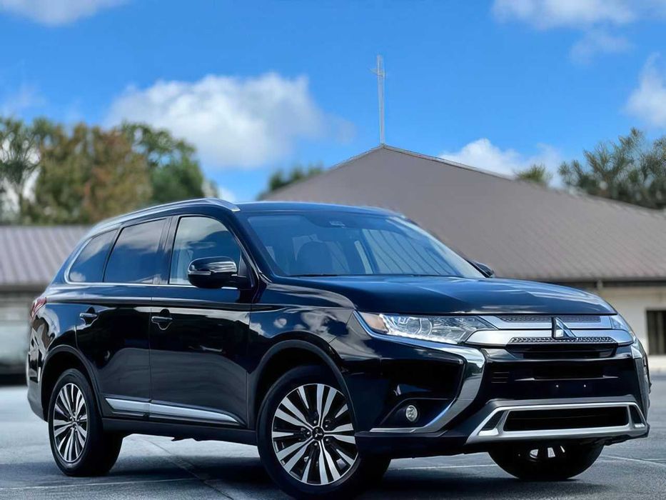 Mitsubishi Outlander      2020