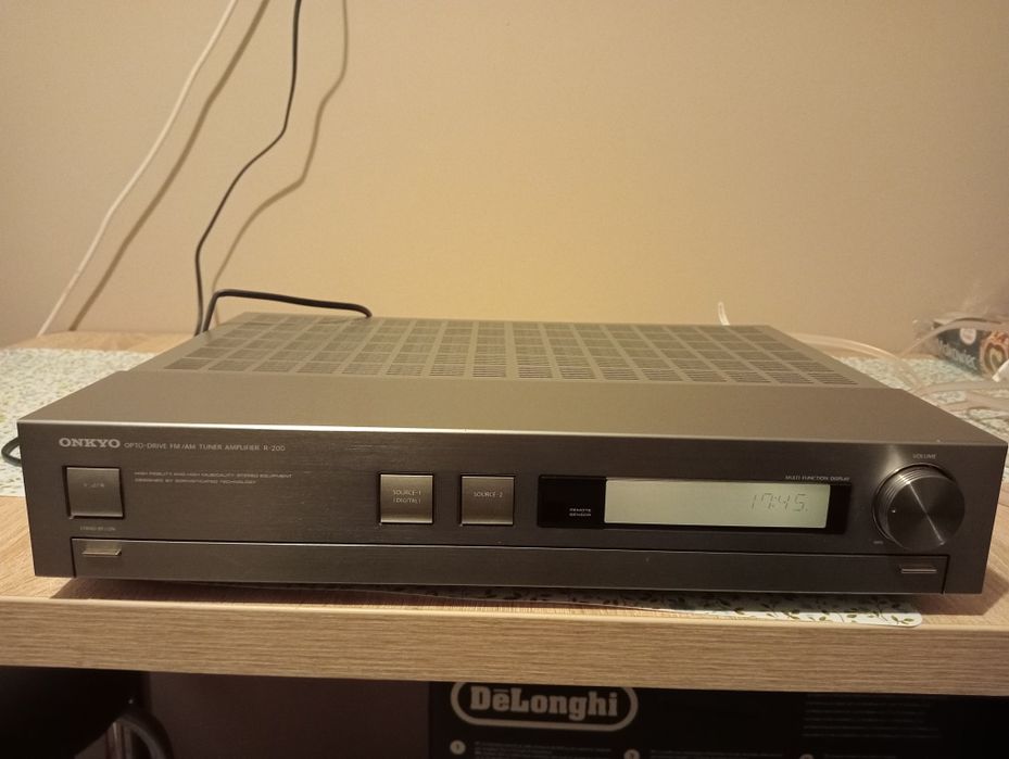 Amplituner stereo Onkyo r-200