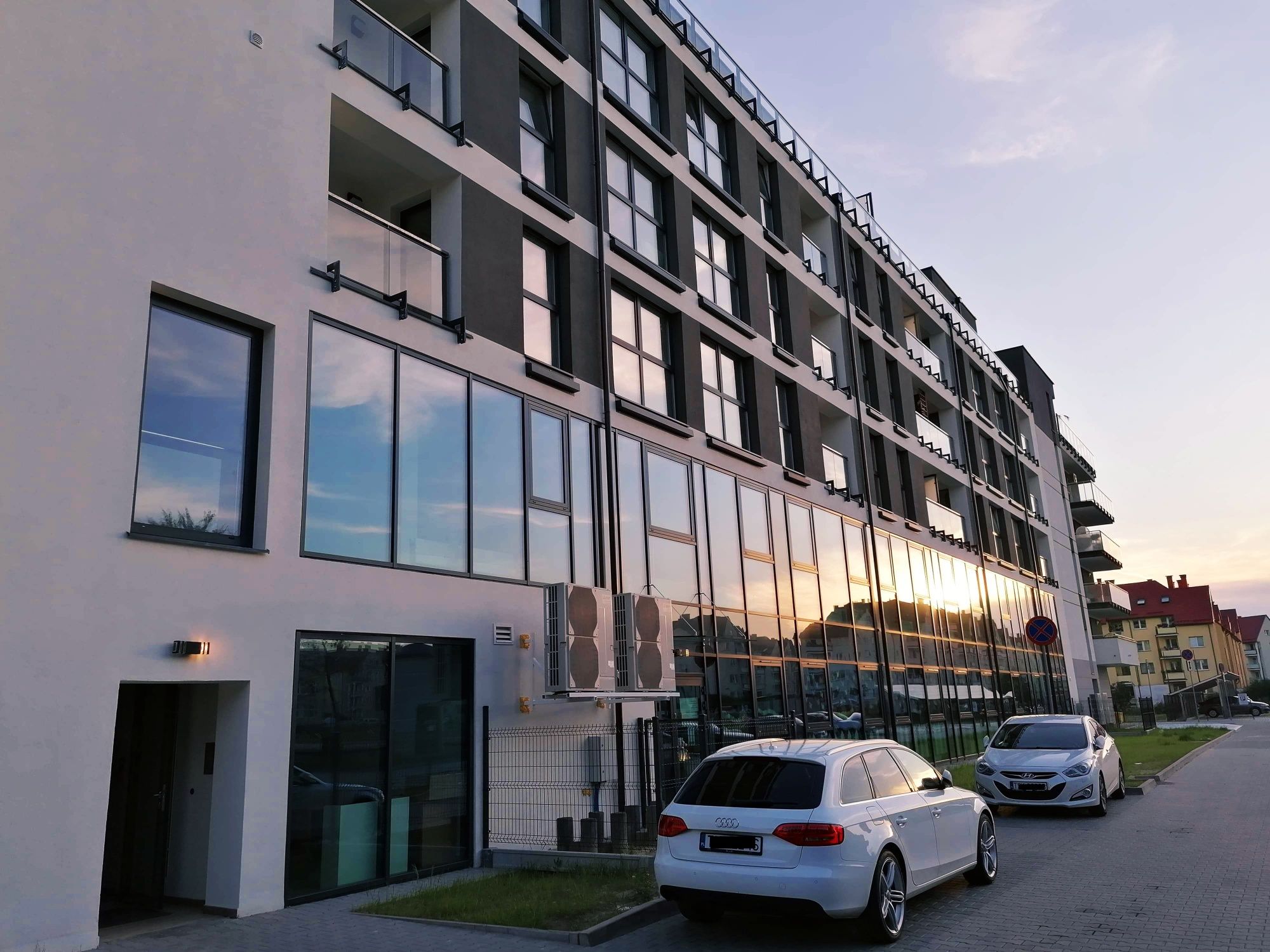 Nowoczesny Apartament Jurajska Plaza z osobną sypialnią PARKING GRATIS