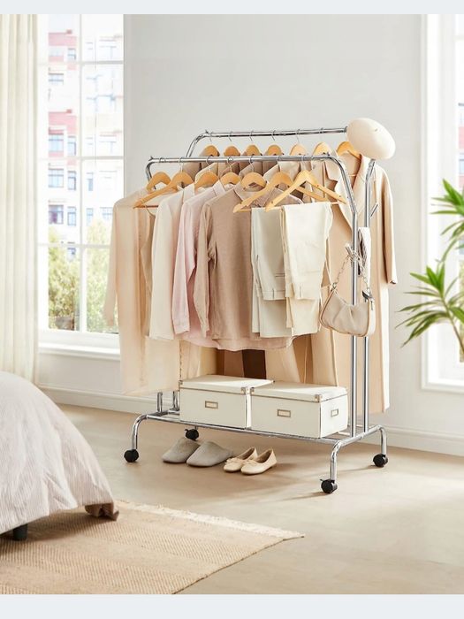 Wieszak stojący metal Songmics srebrny