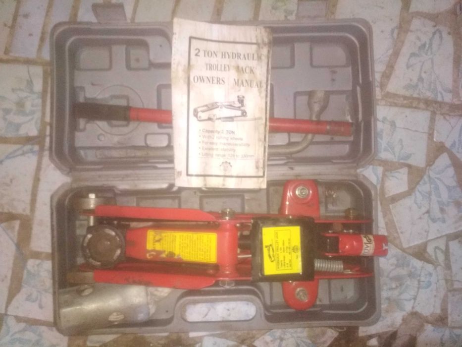 продам домкрат 2т.