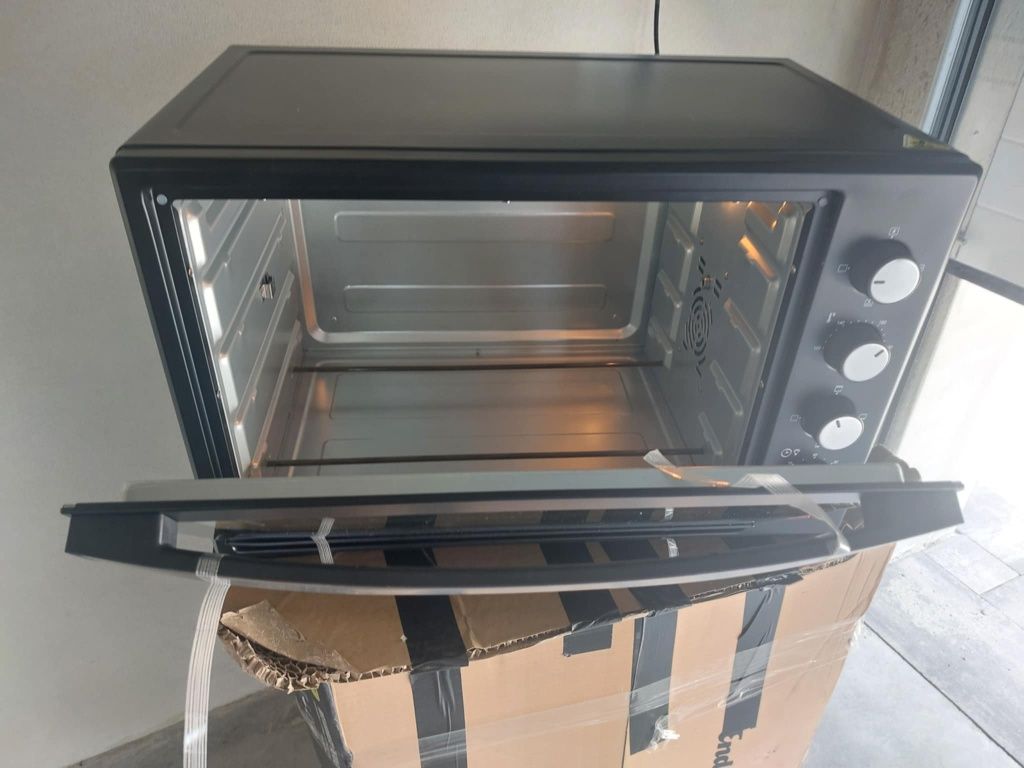 Mini piekarnik z regulowaną temperaturą i grilem