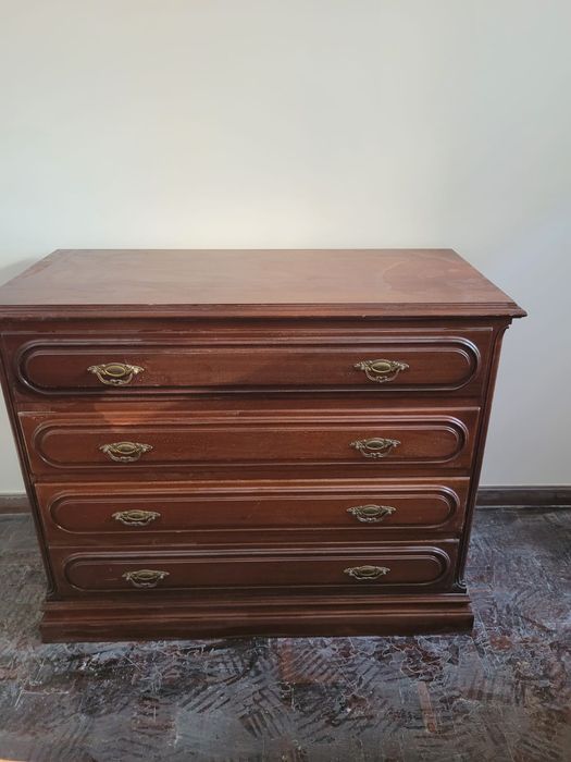 Cómoda em madeira de mogno