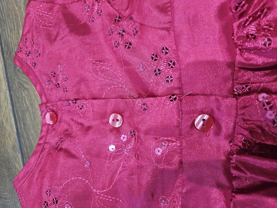 Śliczna okazjonalna sukienka rozmiar 12-18 miesięcy/.