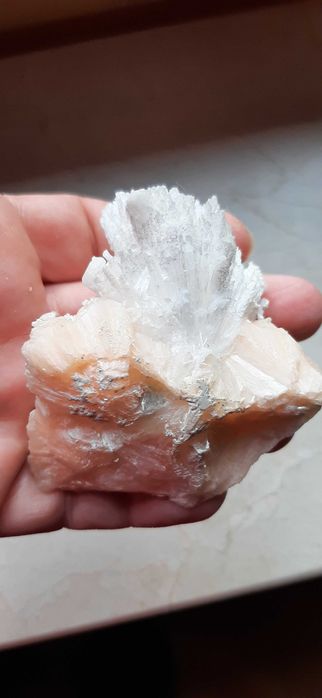 Wyjątkowy skolezit na stilbicie Indie