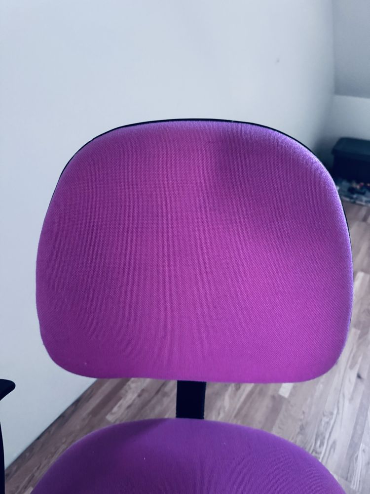 Krzesło dobrekrzesło różowe czarne kręcone obrotowe na kółkach ikea