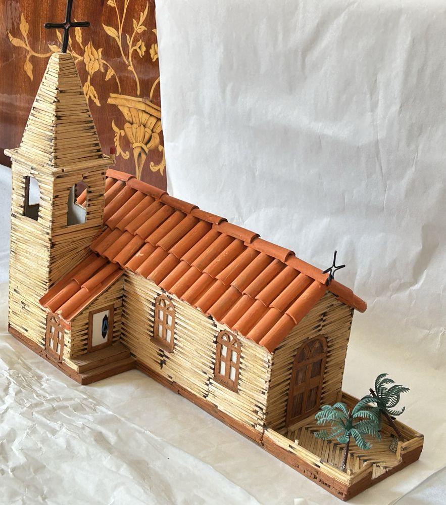 Igreja de madeira feita à mão