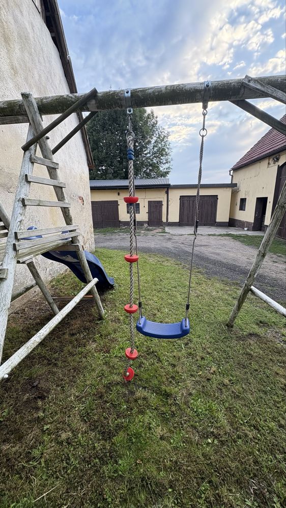 Huśtawka i zjeżdżalnia ogrodowa