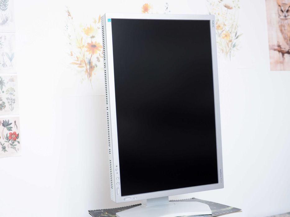 Monitor graficzny NEC P242W – 24” IPS, stan bardzo dobry + Gratis