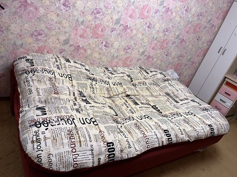 Диван для спальни