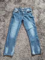 Spodnie jeansy chłopięce w rozmiarze 140