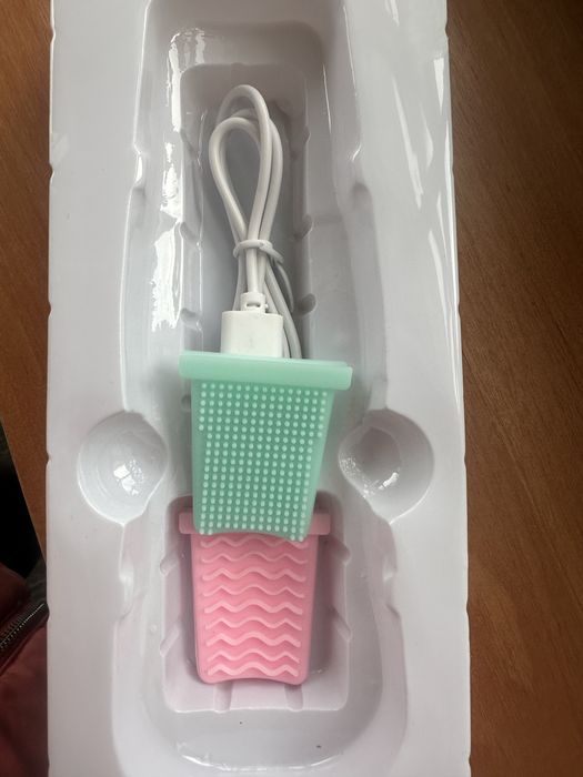 Скрабер для чищення обличчя