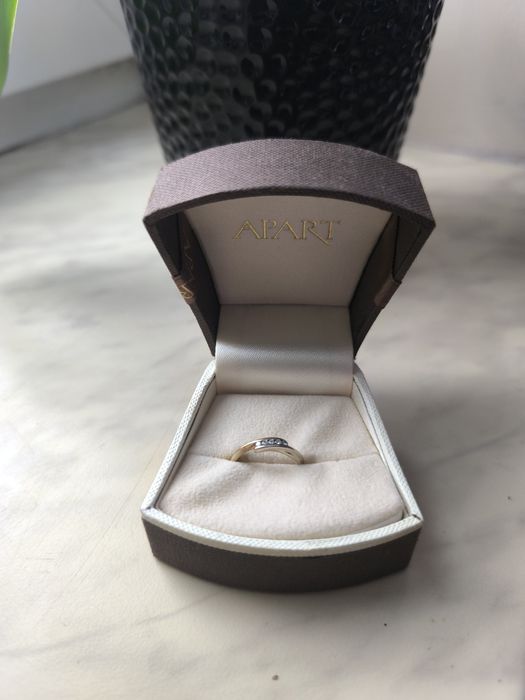 Złoty pierścionek z diamentami APART – 0.085 ct, złoto 585 (1.72g)