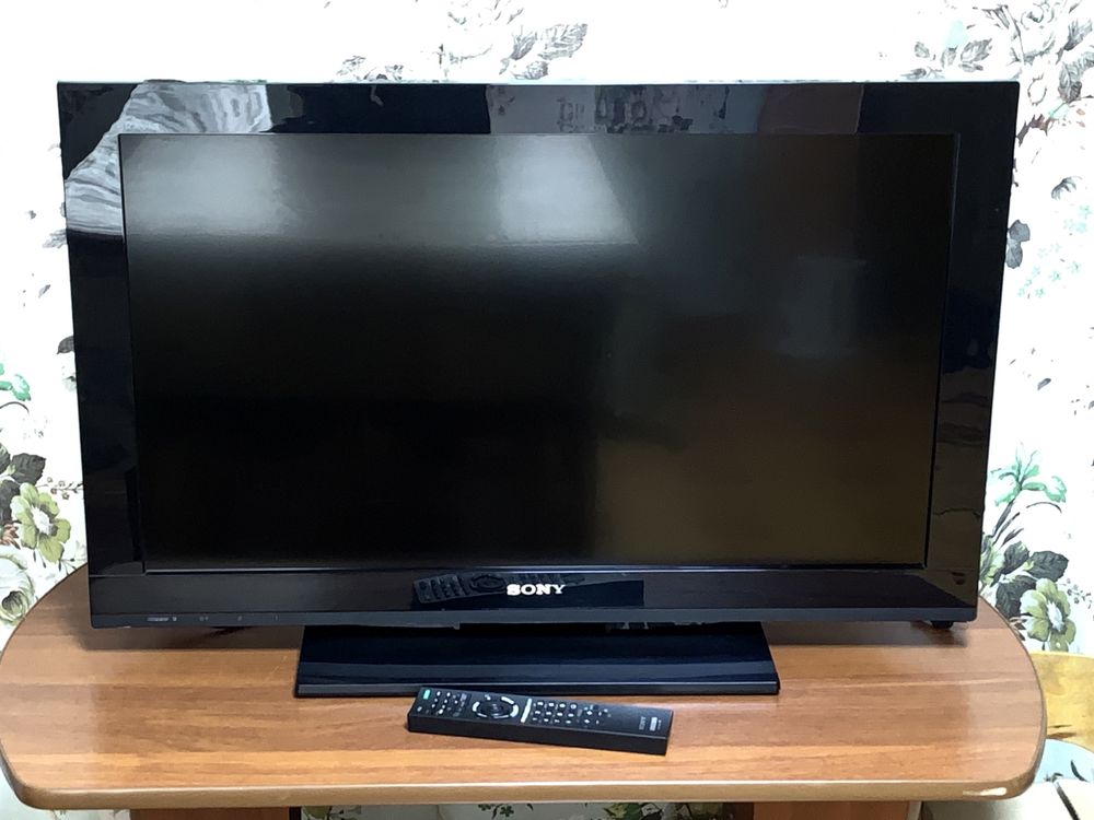 Телевізор SONY Bravia KDL-32BX320.