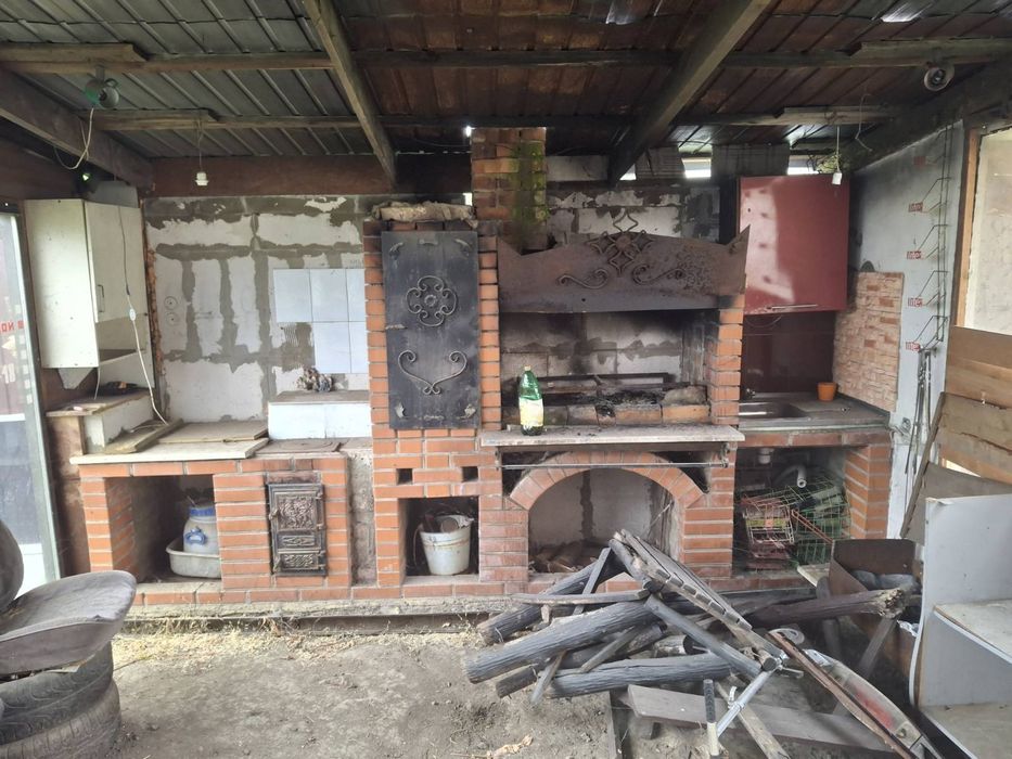 Двоповерховий будинок у центрі